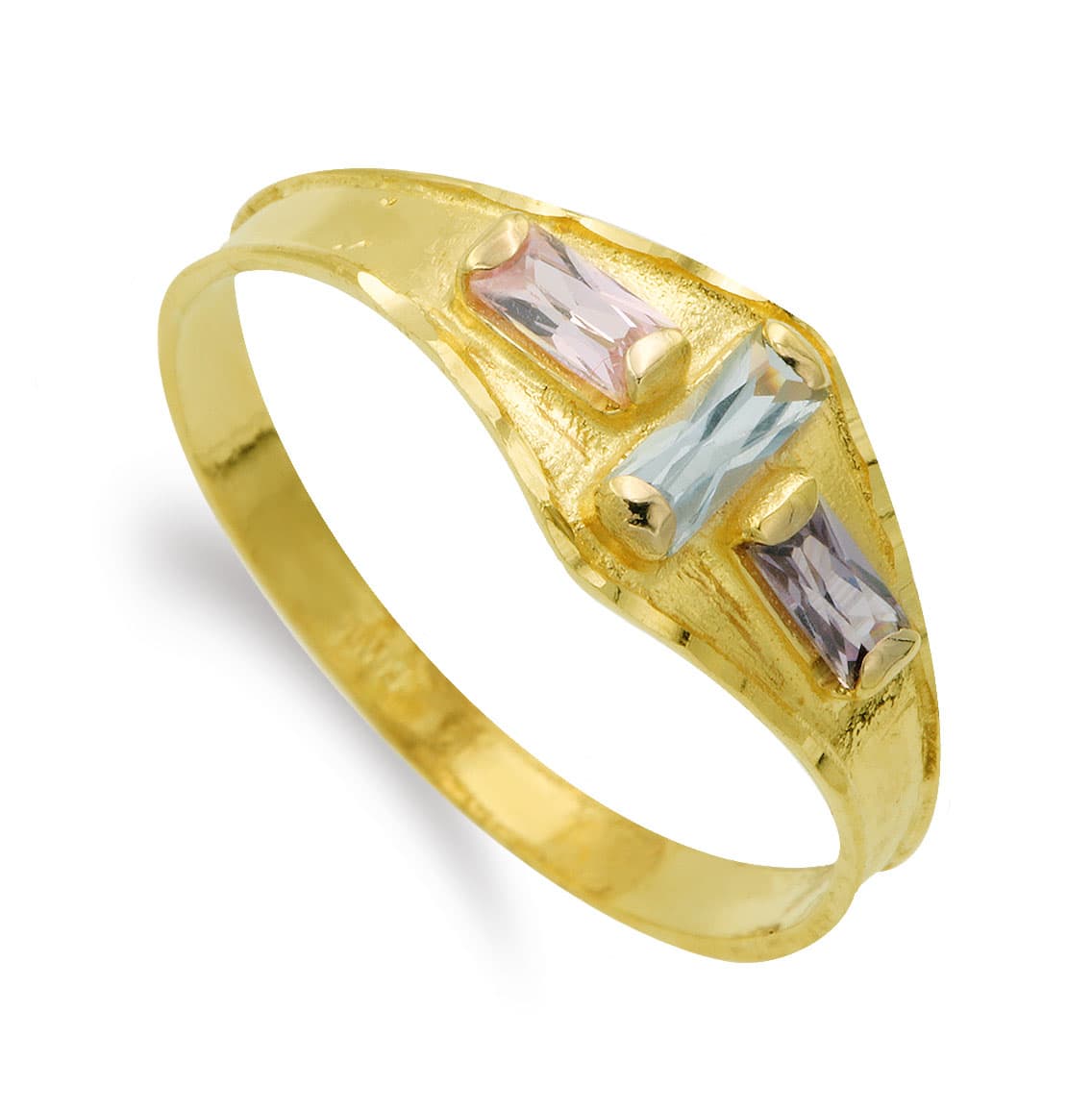 18K SORTIJA ORO AMARILLO CON TRES CIRCONITAS RECTANGULARES. ANCHO 7.5 MM