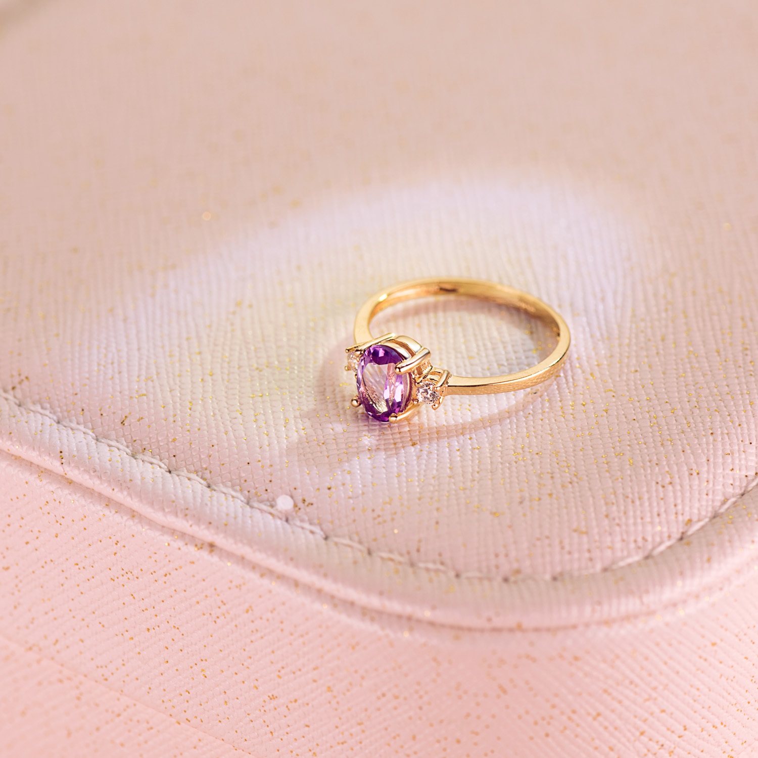 18K SORTIJA ORO AMARILLO PIEDRA AMATISTA 7 X 5MM Y CIRCONITAS LATERALES - Imagen 2