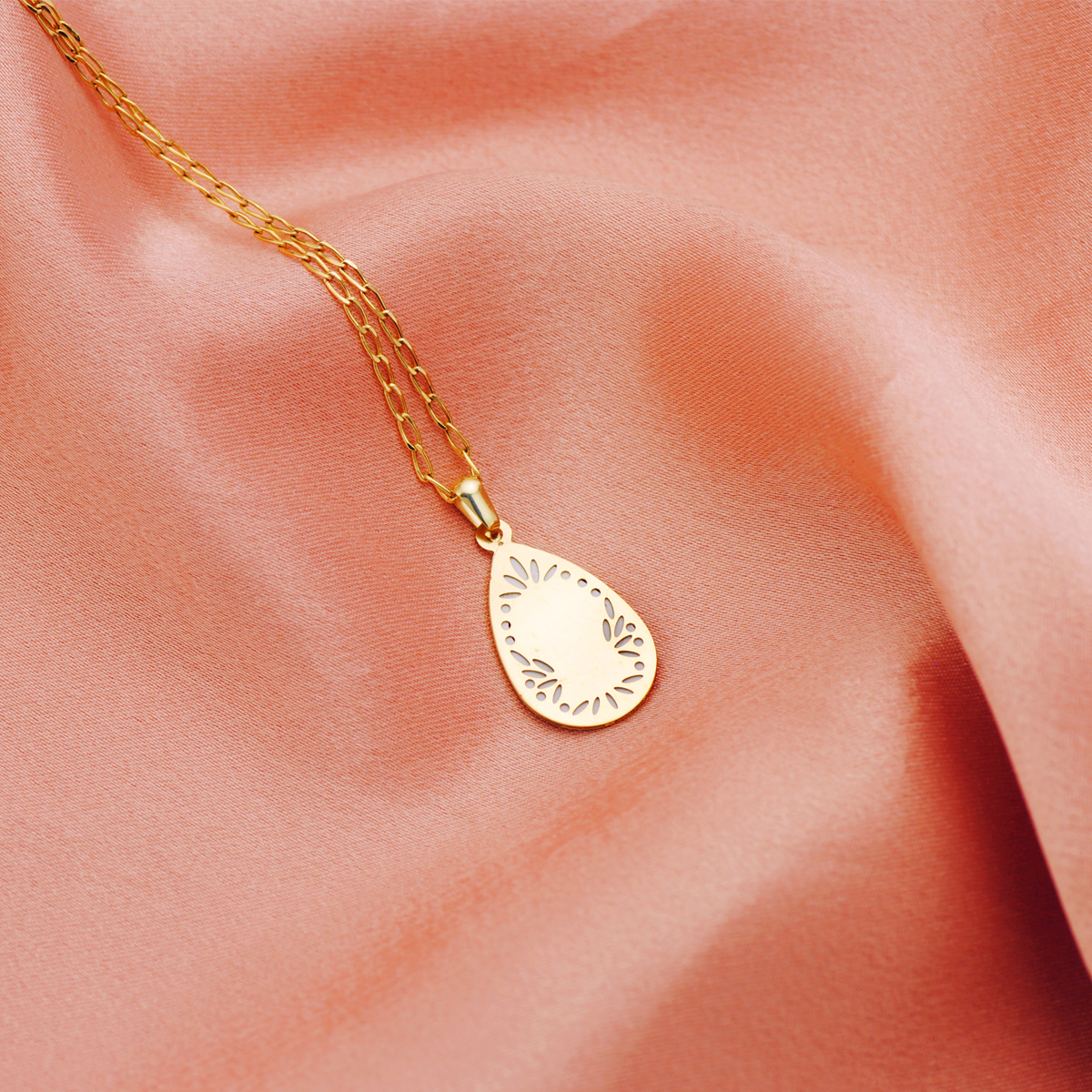 18K MEDALLA ORO AMARILLO GOTA CON NACAR BLANCO Y VIRGEN NIÑA 19X12 MM - Imagen 3