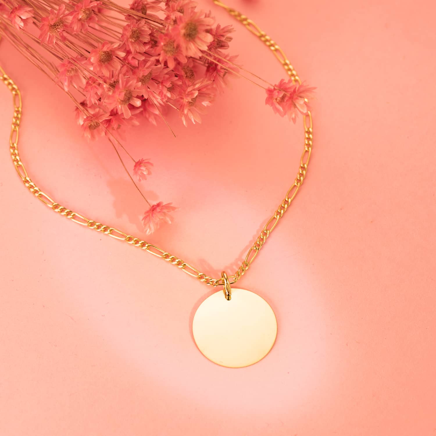 18K COLGANTE ORO AMARILLO REDONDO CON PALOMA GRABADA EN BRILLO 18 MM - Imagen 3