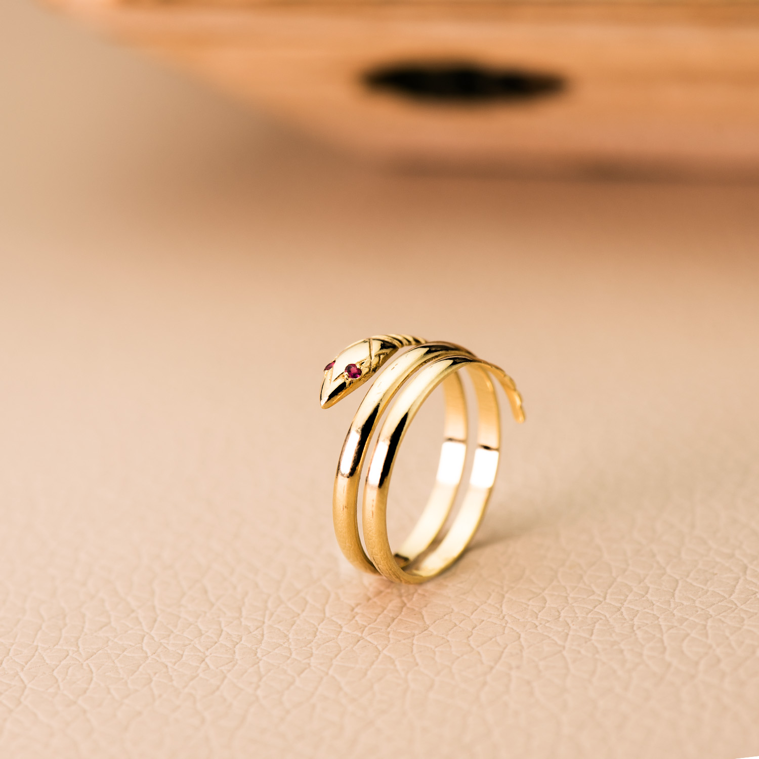 18K SORTIJA ORO AMARILLO SERPIENTE 2 VUELTAS CON OJOS ROJOS - Imagen 2