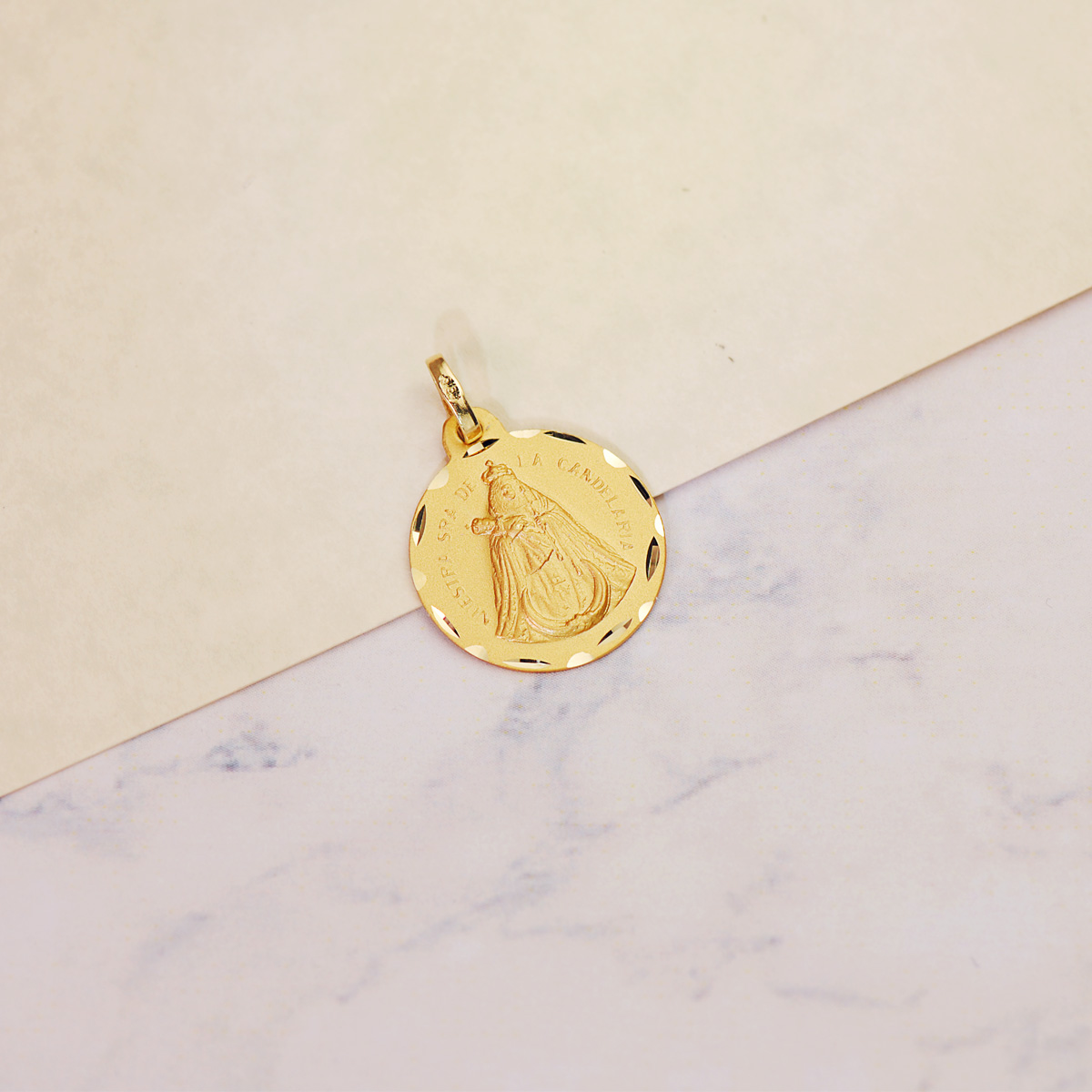 18K MEDALLA NUESTRA SEÑORA DE LA CANDELARIA 20 MM - Imagen 2