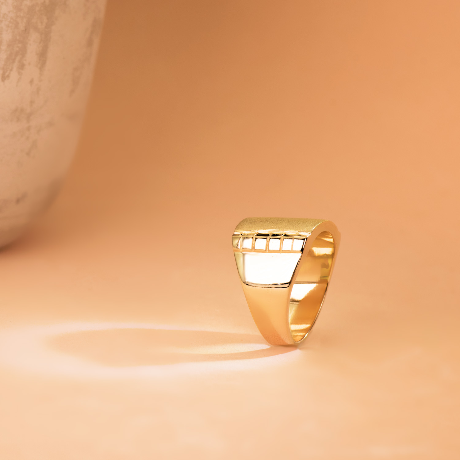 18K SELLO ORO AMARILLO CABALLERO MACIZO TALLADOZONA GRABADO 15X15 MM - Imagen 2