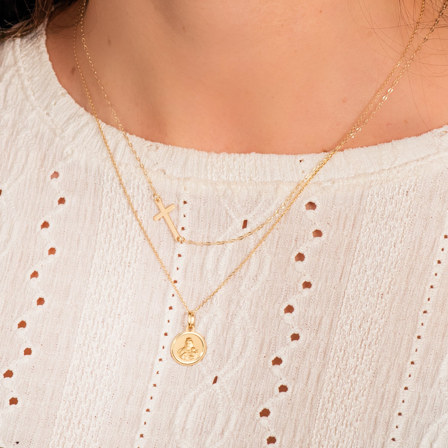 18K ESCAPULARIO BISEL VIRGEN DEL CARMEN CORAZON DE JESUS 12 MM - Imagen 3